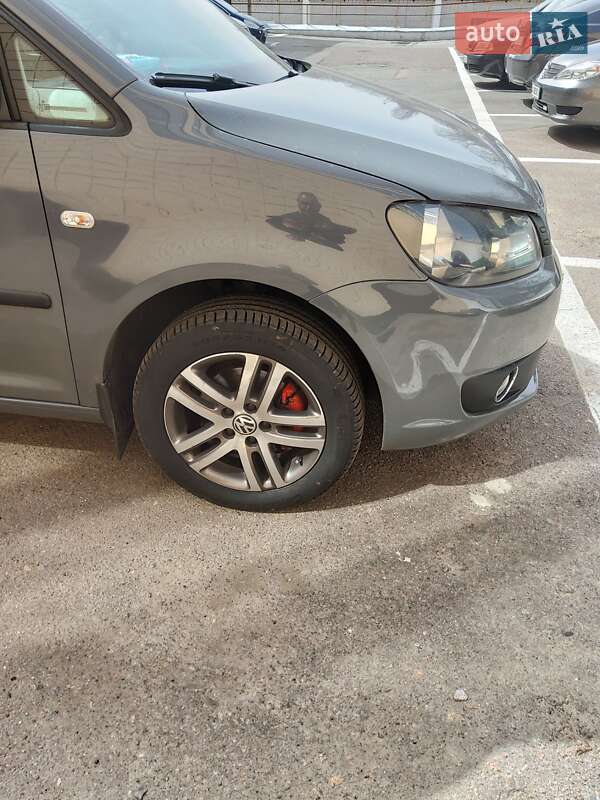 Мінівен Volkswagen Caddy 2013 в Києві
