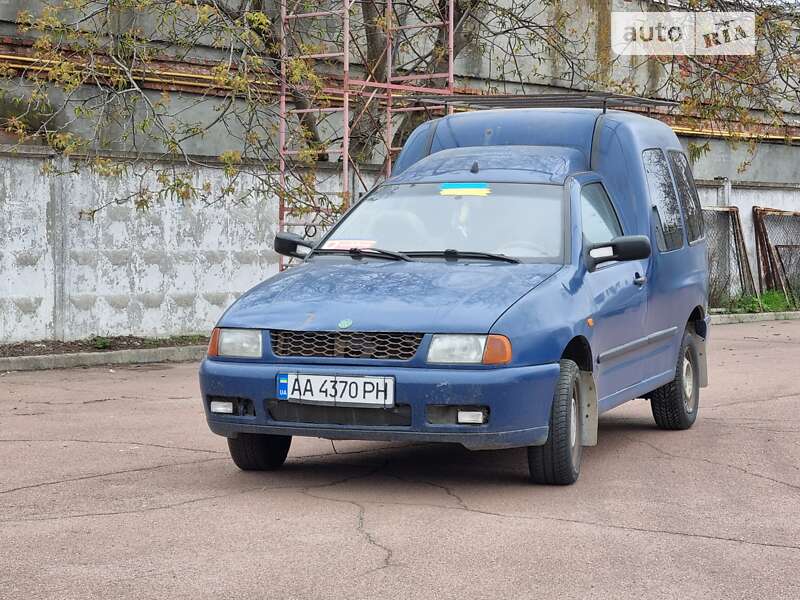 Вантажний фургон Volkswagen Caddy 2003 в Чернігові