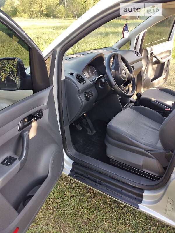 Минивэн Volkswagen Caddy 2011 в Иршаве