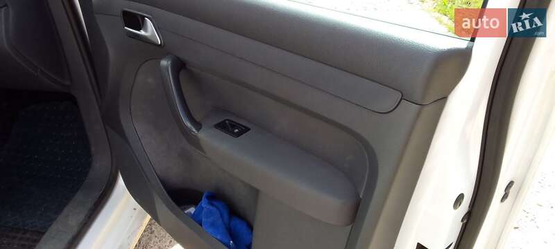 Мінівен Volkswagen Caddy 2013 в Рожнятові