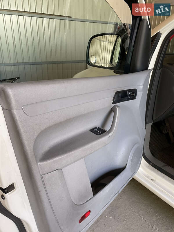 Минивэн Volkswagen Caddy 2007 в Сторожинце