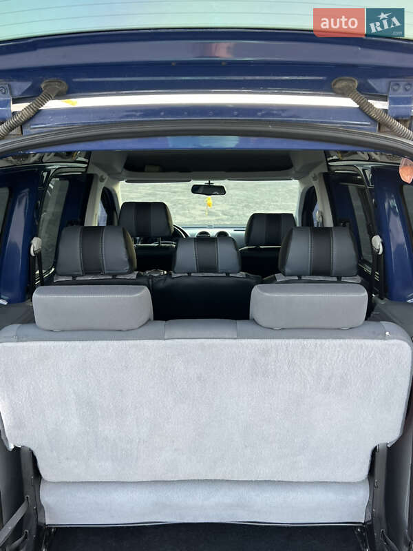 Минивэн Volkswagen Caddy 2010 в Вараше