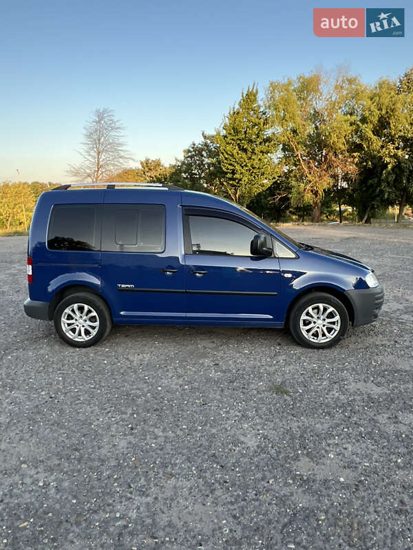 Минивэн Volkswagen Caddy 2010 в Вараше