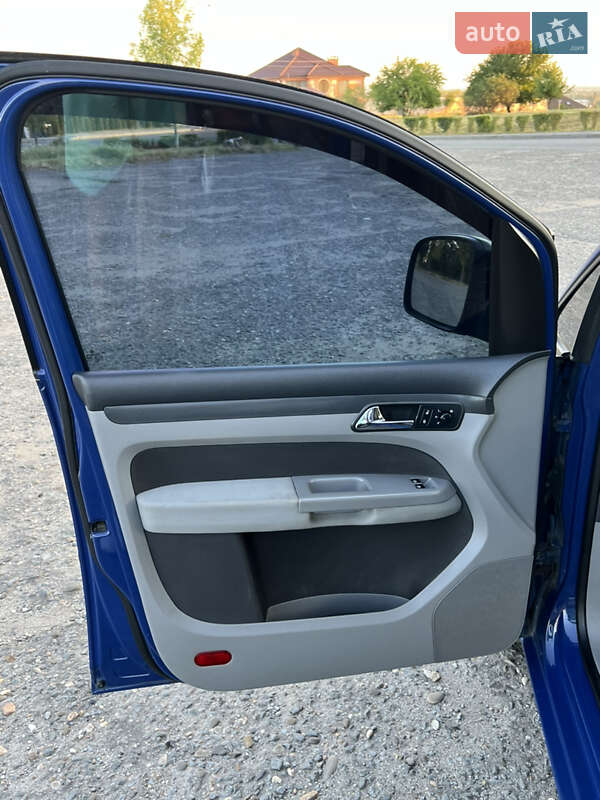 Минивэн Volkswagen Caddy 2010 в Вараше