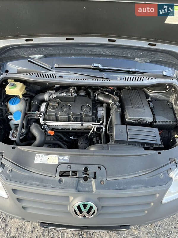 Минивэн Volkswagen Caddy 2010 в Вараше