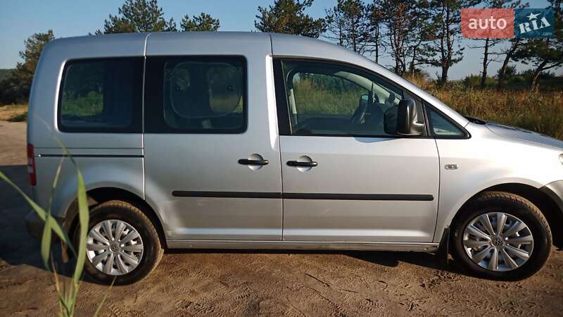 Минивэн Volkswagen Caddy 2010 в Ширяево