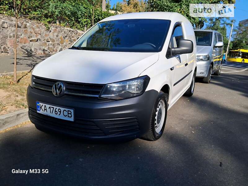 Грузовой фургон Volkswagen Caddy 2015 в Киеве