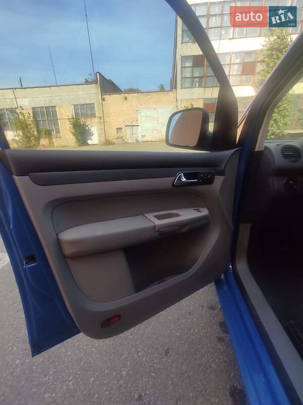 Минивэн Volkswagen Caddy 2011 в Киеве