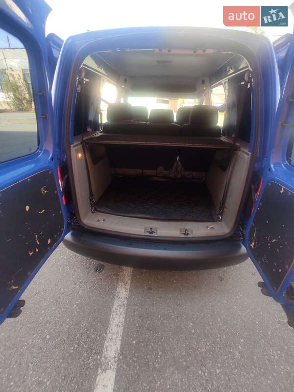 Минивэн Volkswagen Caddy 2011 в Киеве