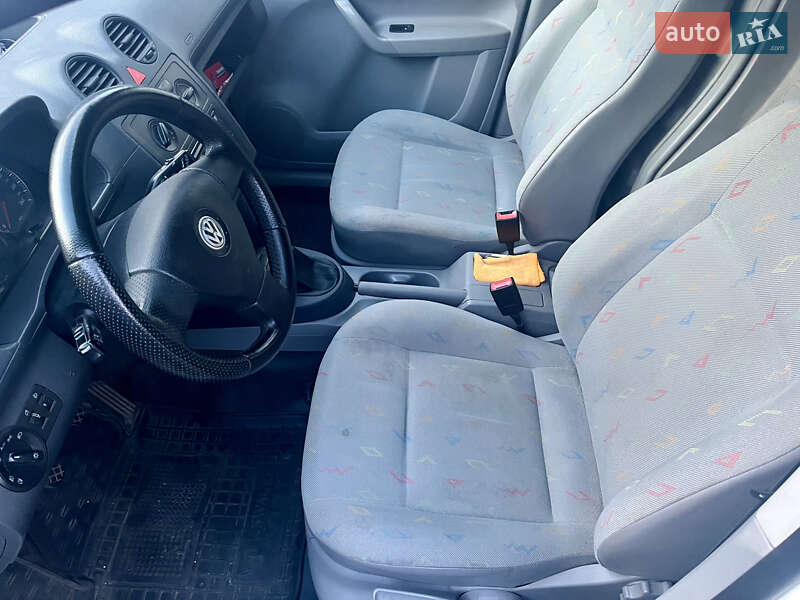 Грузовой фургон Volkswagen Caddy 2009 в Чернигове