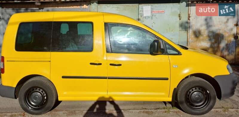 Минивэн Volkswagen Caddy 2005 в Староконстантинове