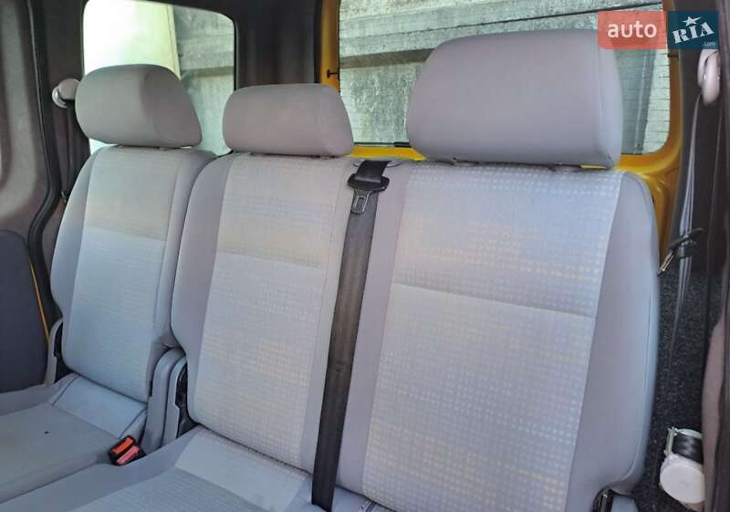 Минивэн Volkswagen Caddy 2005 в Староконстантинове
