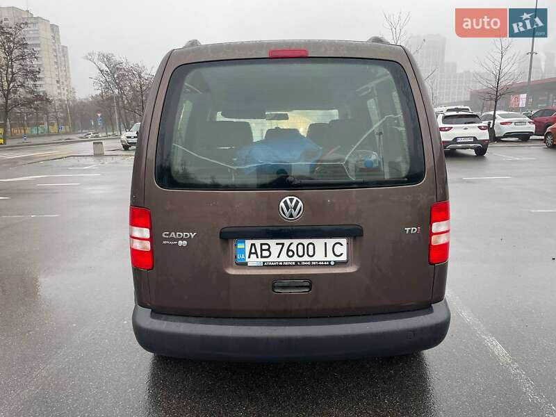 Минивэн Volkswagen Caddy 2011 в Киеве