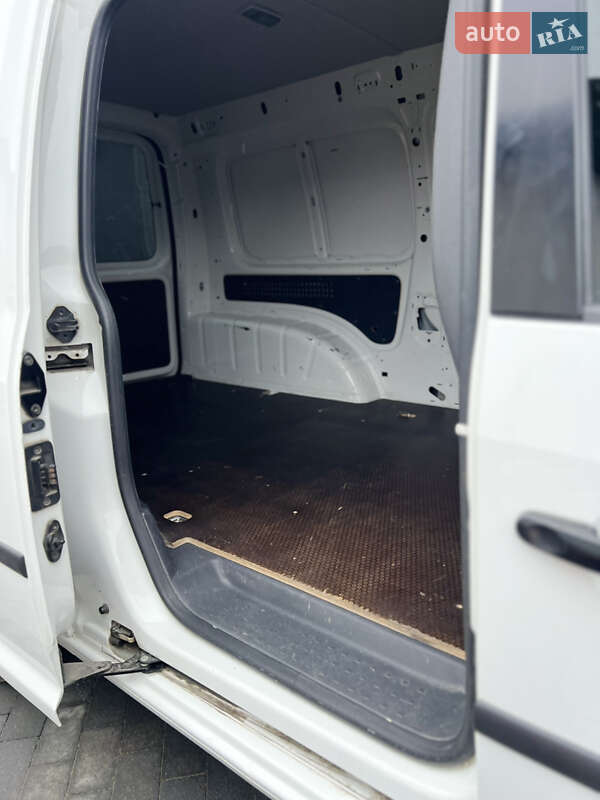 Грузовой фургон Volkswagen Caddy 2014 в Ровно