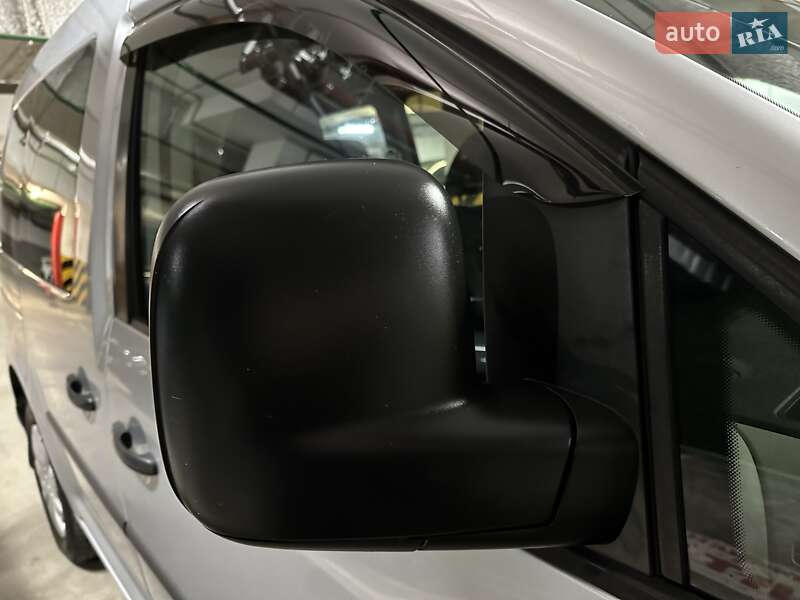 Минивэн Volkswagen Caddy 2011 в Киеве