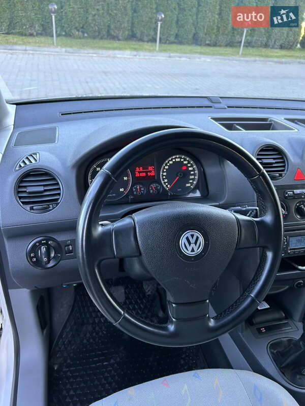 Вантажний фургон Volkswagen Caddy 2010 в Дунаївцях