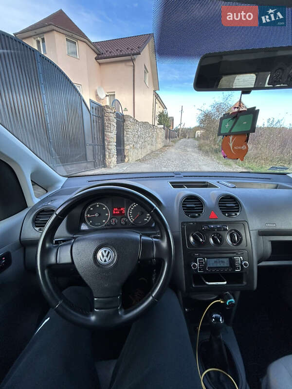 Вантажний фургон Volkswagen Caddy 2010 в Дунаївцях