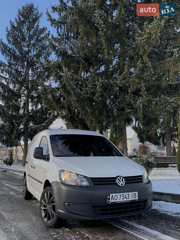 Вантажний фургон Volkswagen Caddy 2011 в Тячеві