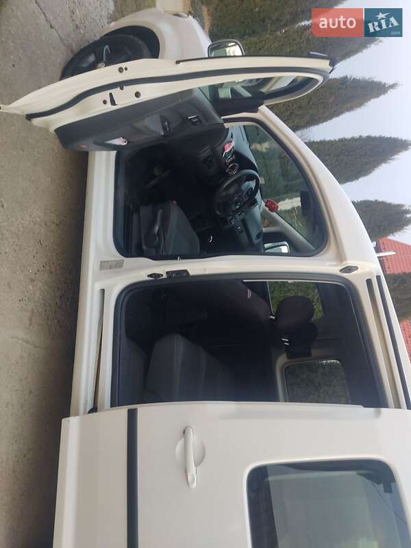 Мінівен Volkswagen Caddy 2011 в Хусті