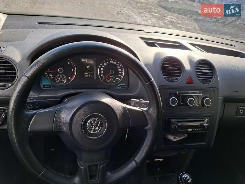 Вантажний фургон Volkswagen Caddy 2015 в Іршаві