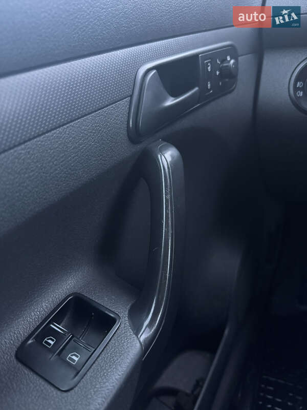 Грузопассажирский фургон Volkswagen Caddy 2012 в Днепре