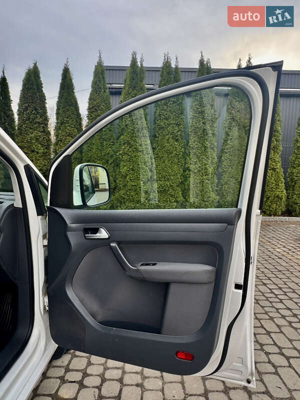 Мінівен Volkswagen Caddy 2015 в Трускавці