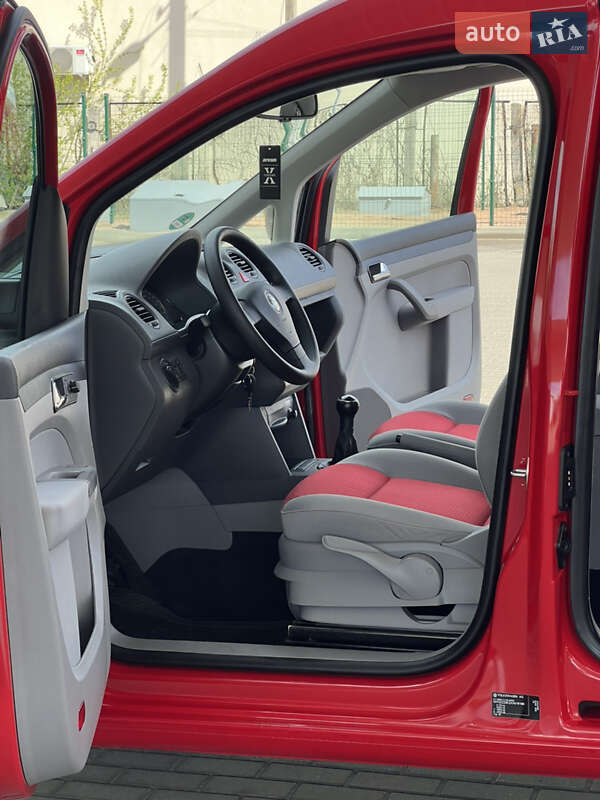 Минивэн Volkswagen Caddy 2010 в Житомире