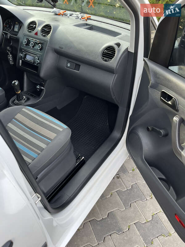 Мінівен Volkswagen Caddy 2014 в Ужгороді