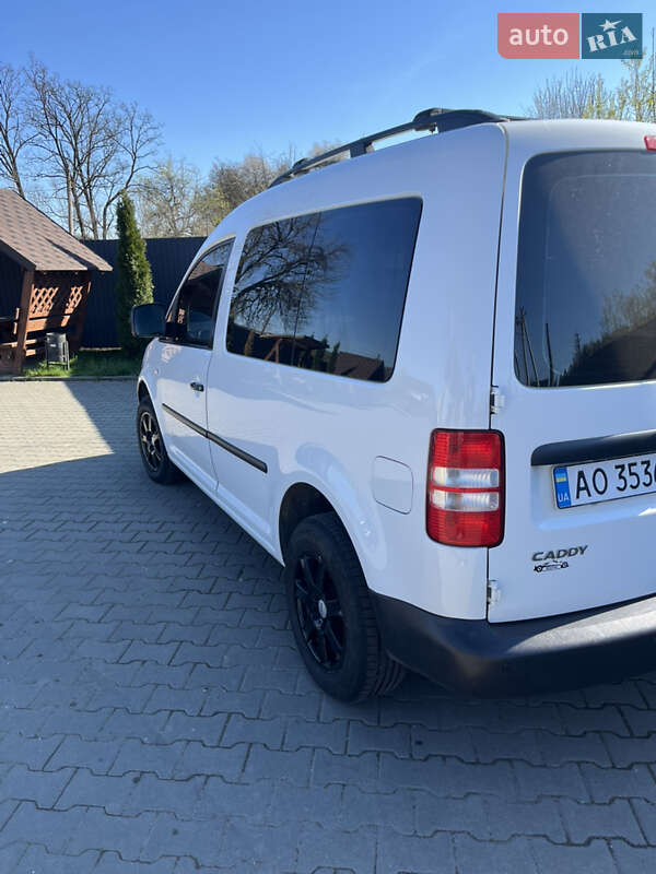 Мінівен Volkswagen Caddy 2014 в Ужгороді
