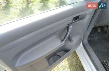 Минивэн Volkswagen Caddy 2011 в 