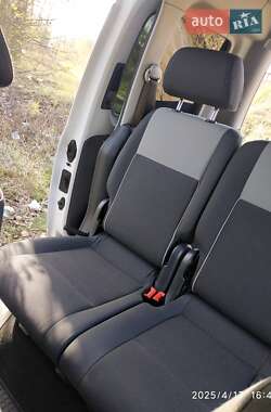 Мінівен Volkswagen Caddy 2010 в 
