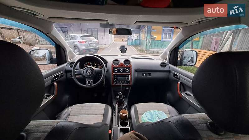 Грузовой фургон Volkswagen Caddy 2012 в Олевске