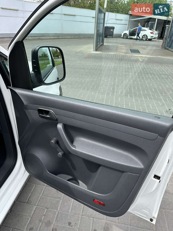 Минивэн Volkswagen Caddy 2014 в Киеве