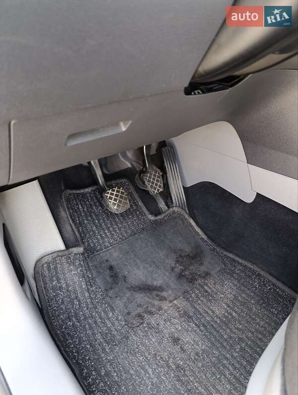 Мінівен Volkswagen Caddy 2009 в Києві