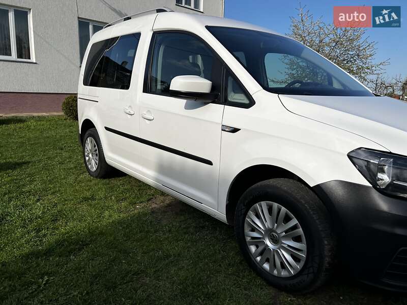 Минивэн Volkswagen Caddy 2016 в Черновцах