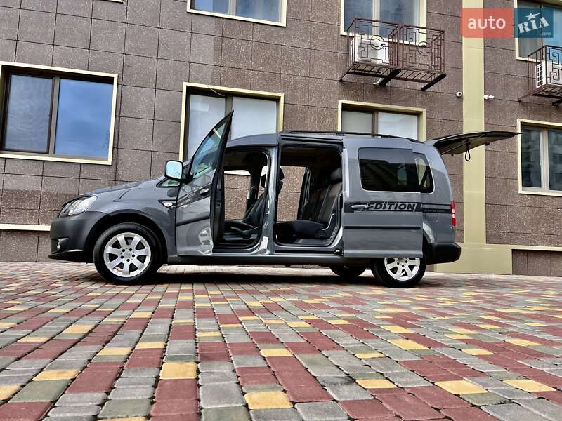Мінівен Volkswagen Caddy 2011 в 