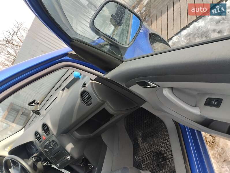 Минивэн Volkswagen Caddy 2005 в Чугуеве