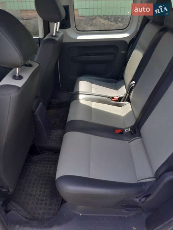 Минивэн Volkswagen Caddy 2011 в 