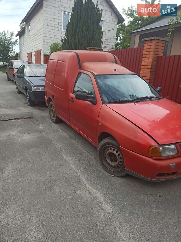 Вантажний фургон Volkswagen Caddy 2003 в Києві