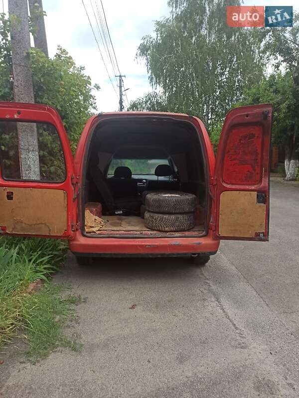 Вантажний фургон Volkswagen Caddy 2003 в Києві