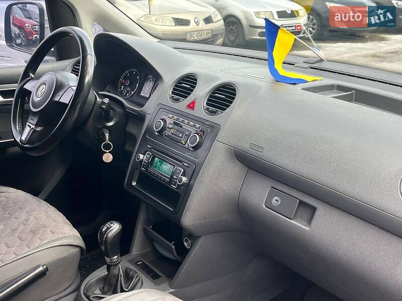 Мінівен Volkswagen Caddy 2015 в Львові
