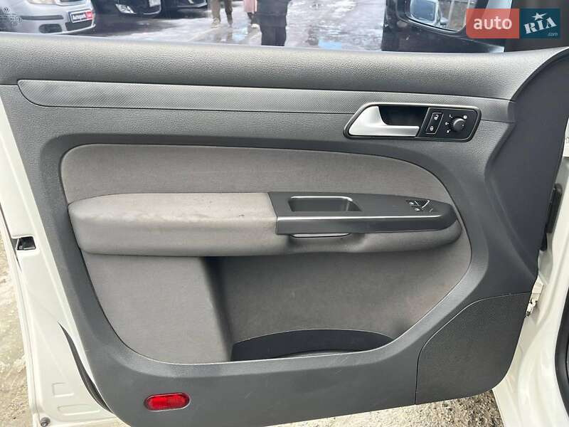 Мінівен Volkswagen Caddy 2015 в Львові