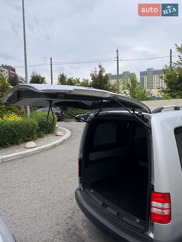 Мінівен Volkswagen Caddy 2014 в Благовіщенську