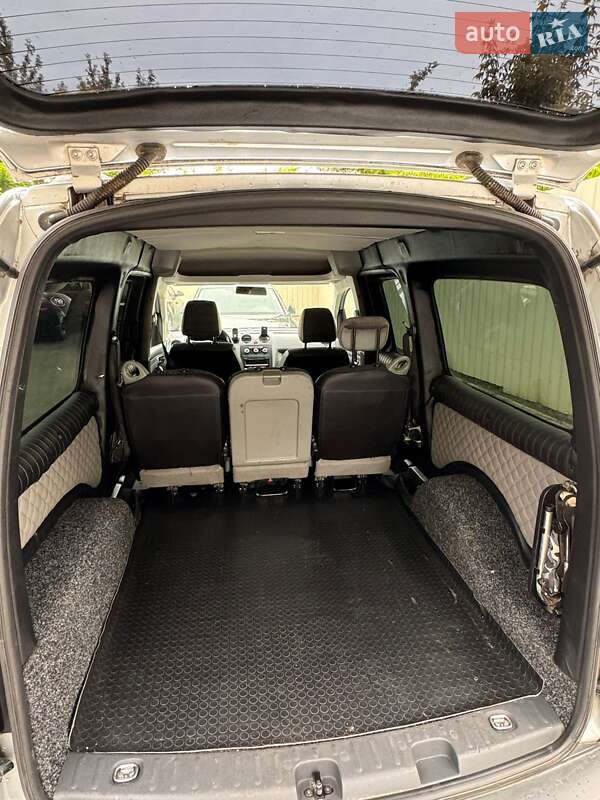 Мінівен Volkswagen Caddy 2014 в Благовіщенську