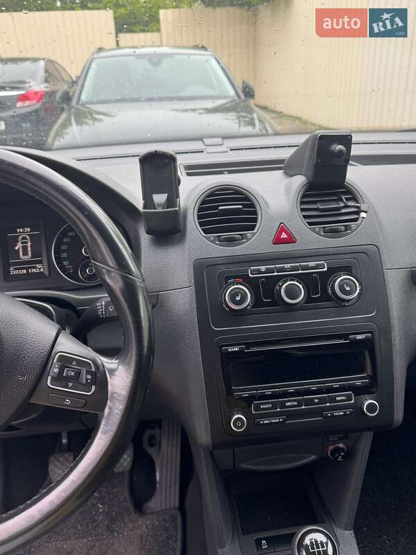 Мінівен Volkswagen Caddy 2014 в Благовіщенську