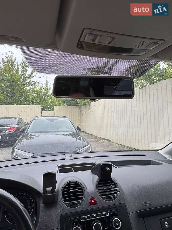 Мінівен Volkswagen Caddy 2014 в Благовіщенську