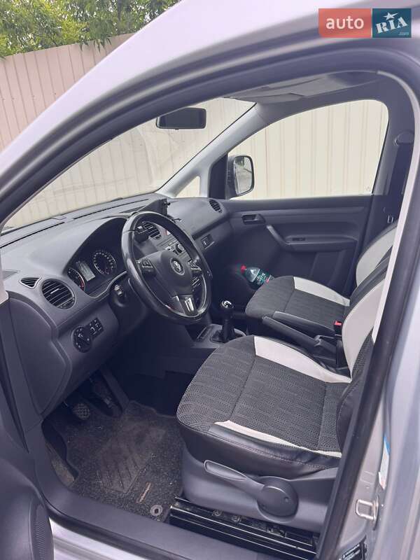 Мінівен Volkswagen Caddy 2014 в Благовіщенську