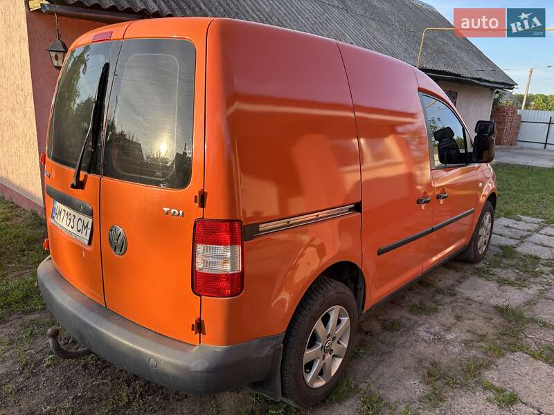 Грузовой фургон Volkswagen Caddy 2006 в Корнине