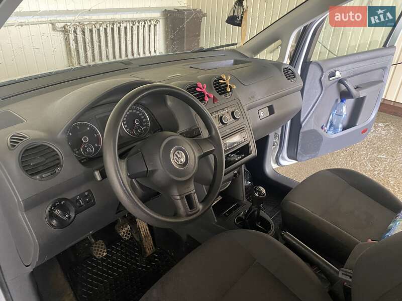 Мінівен Volkswagen Caddy 2013 в Путилі