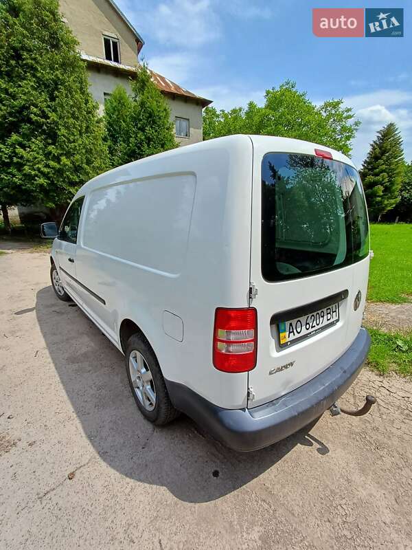 Вантажний фургон Volkswagen Caddy 2011 в Хусті